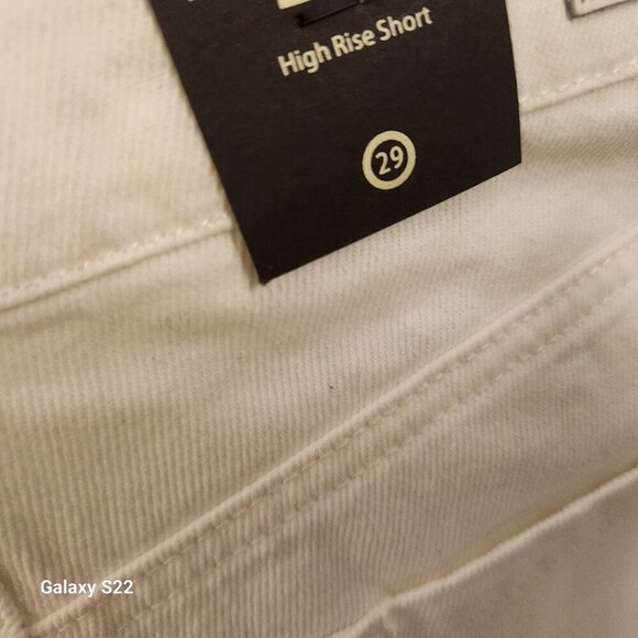 Blank NYC "Head in the Clouds" White Jean shorts. NWT. Size: Various - Picture 6 of 13